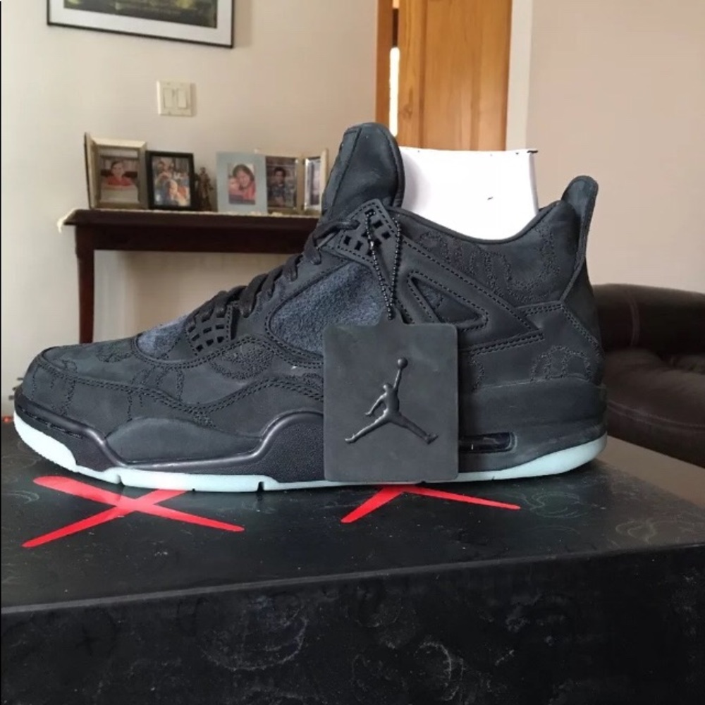Jordan x KAWS 4s (black)